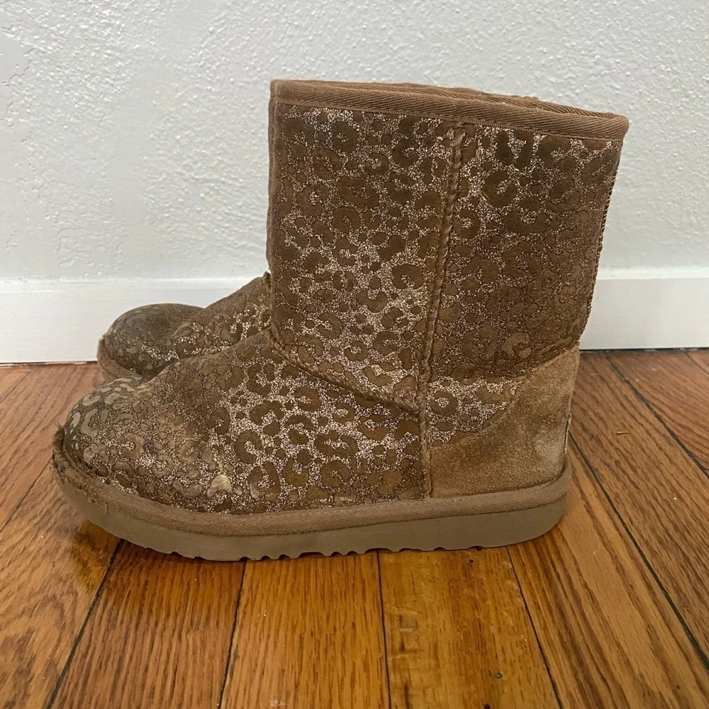 UGG Classic Girls Glitter Leopard Print Boots in Chestnut Size 3